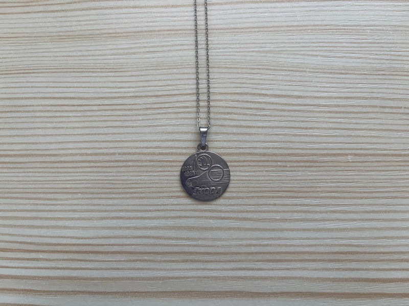 Stříbrný řetízek s přívěskem Škoda (1895-1995) - 2