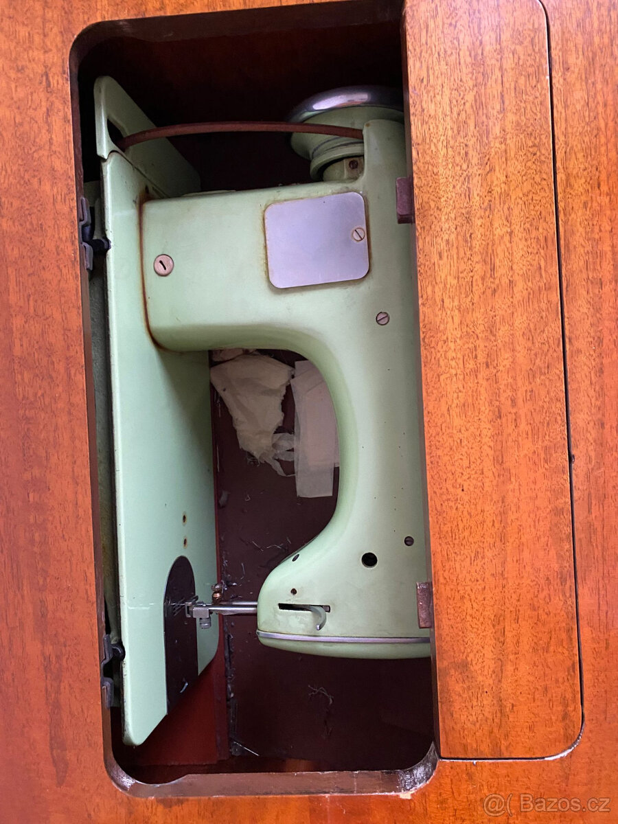 Daruji za odovz šicí stroj - 2