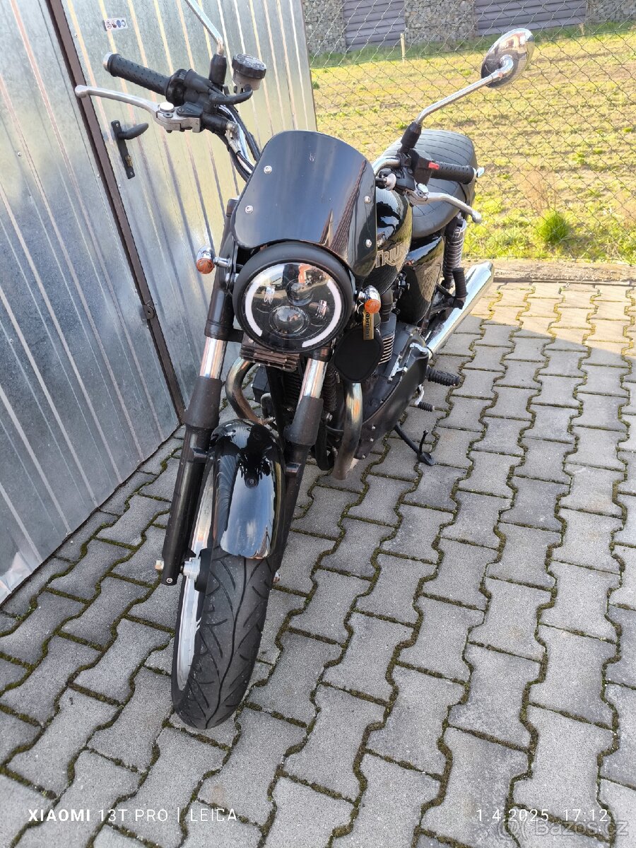 Triumph Bonneville SE - 2