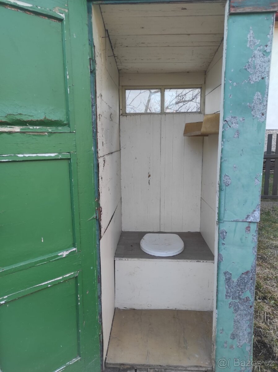 WC kadibudka suchý záchod. - 2