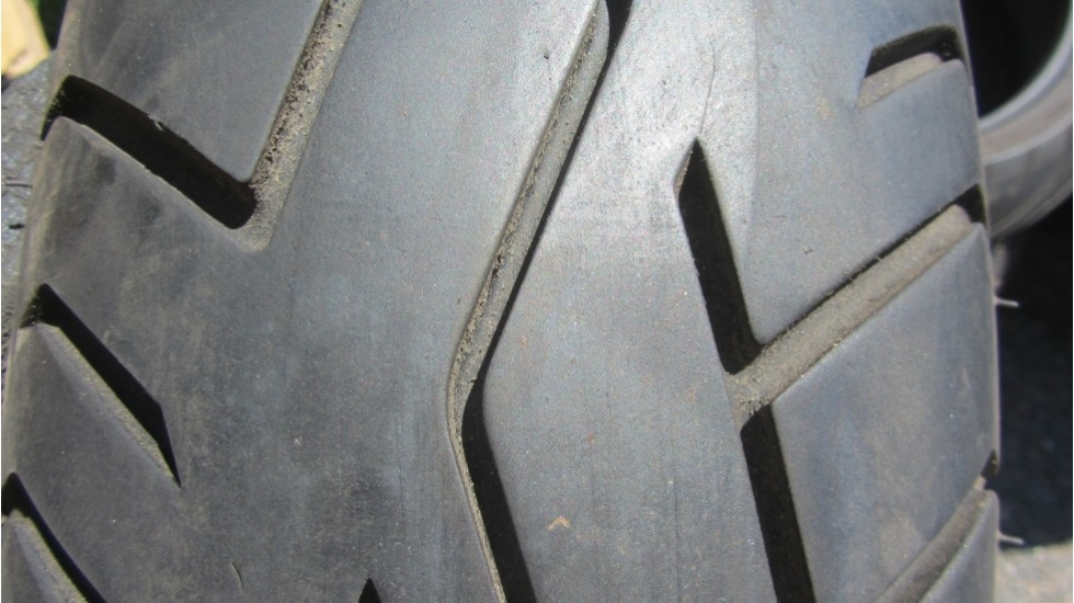Píchlé Bridgestone 130/70/17, DOT0619 - 2