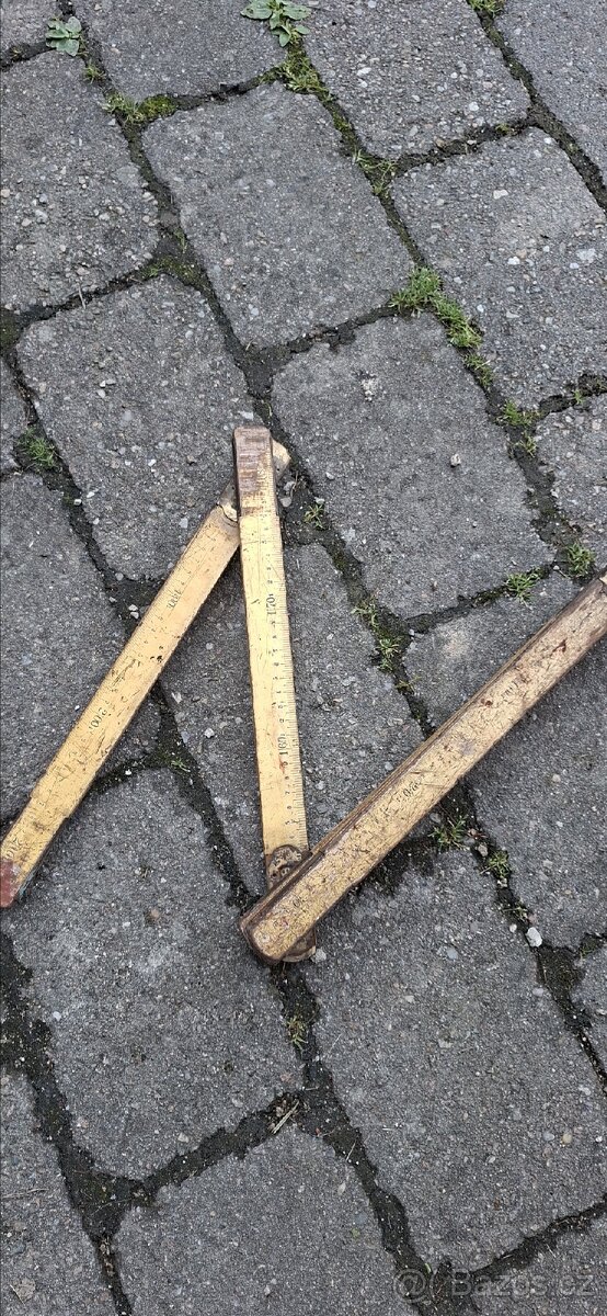 Zeměměřický metr - 2