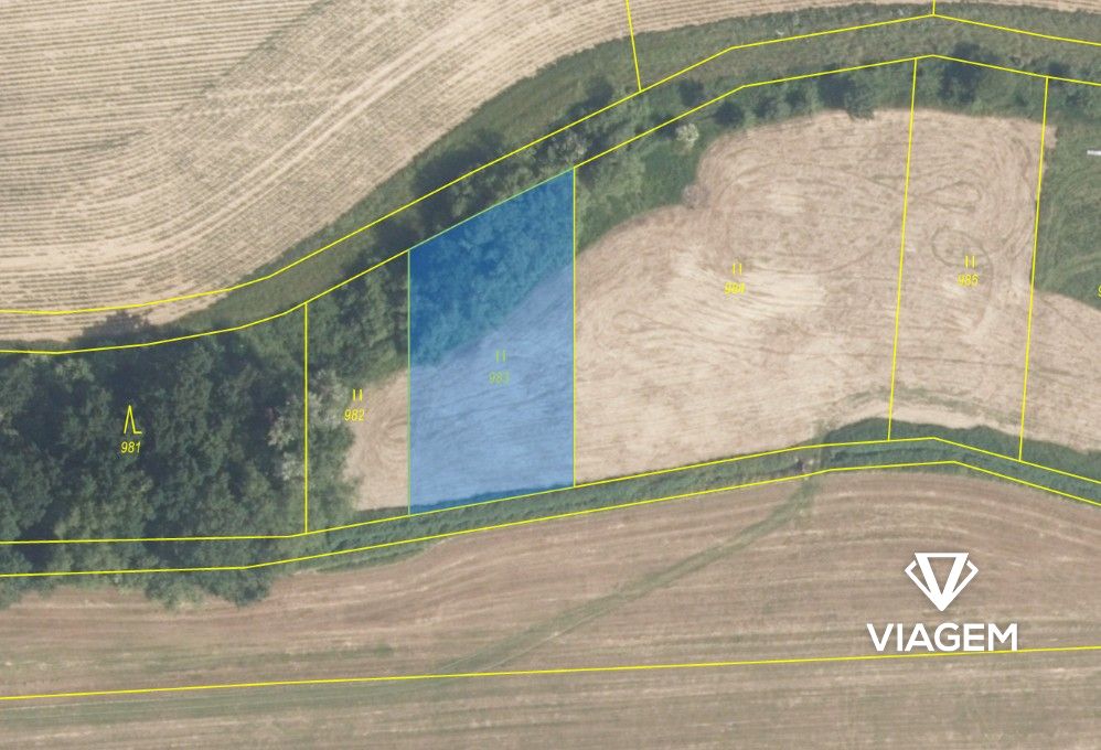 Pole 1 107 m² - 2