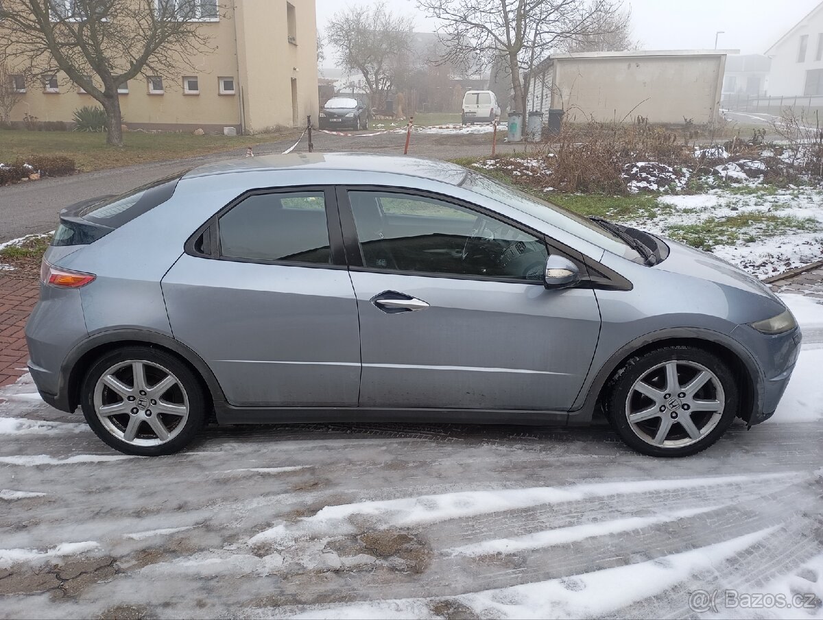 Honda Civic 8g 1.8i-Vtec,Tažné,(REZERVOVÁNO do 7.12) - 2