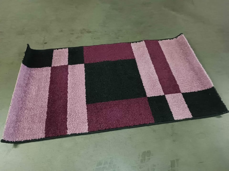 S DOVOZEM Kusový koberec v pěkném stavu 67 x 120 cm - 2