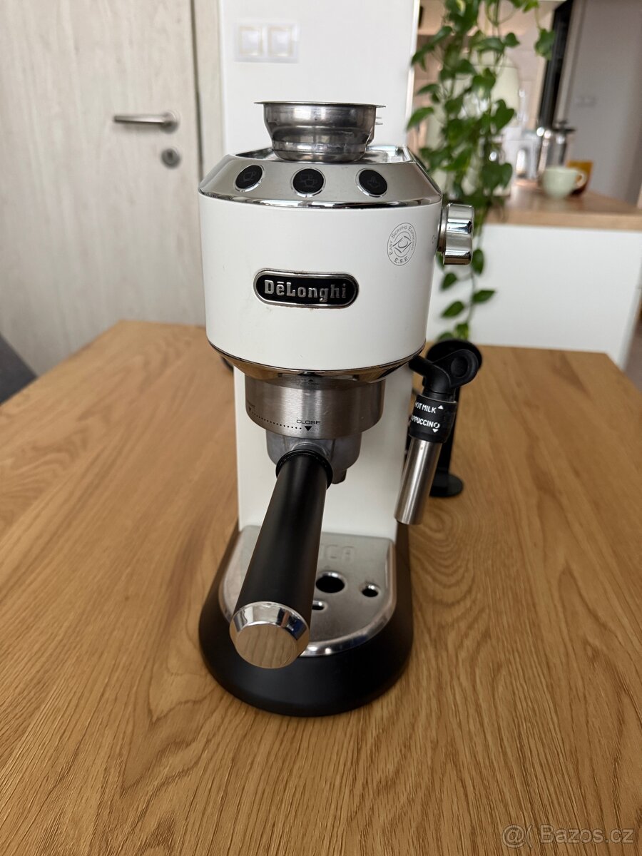 Pákový kávovar Delonghi Dedica - 2