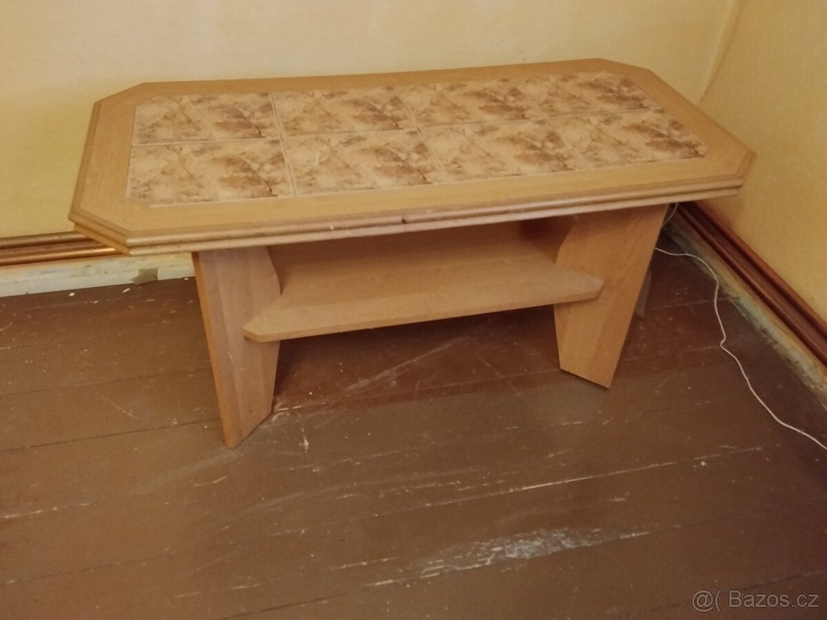 Konferenční stolek s obkladem. - 2