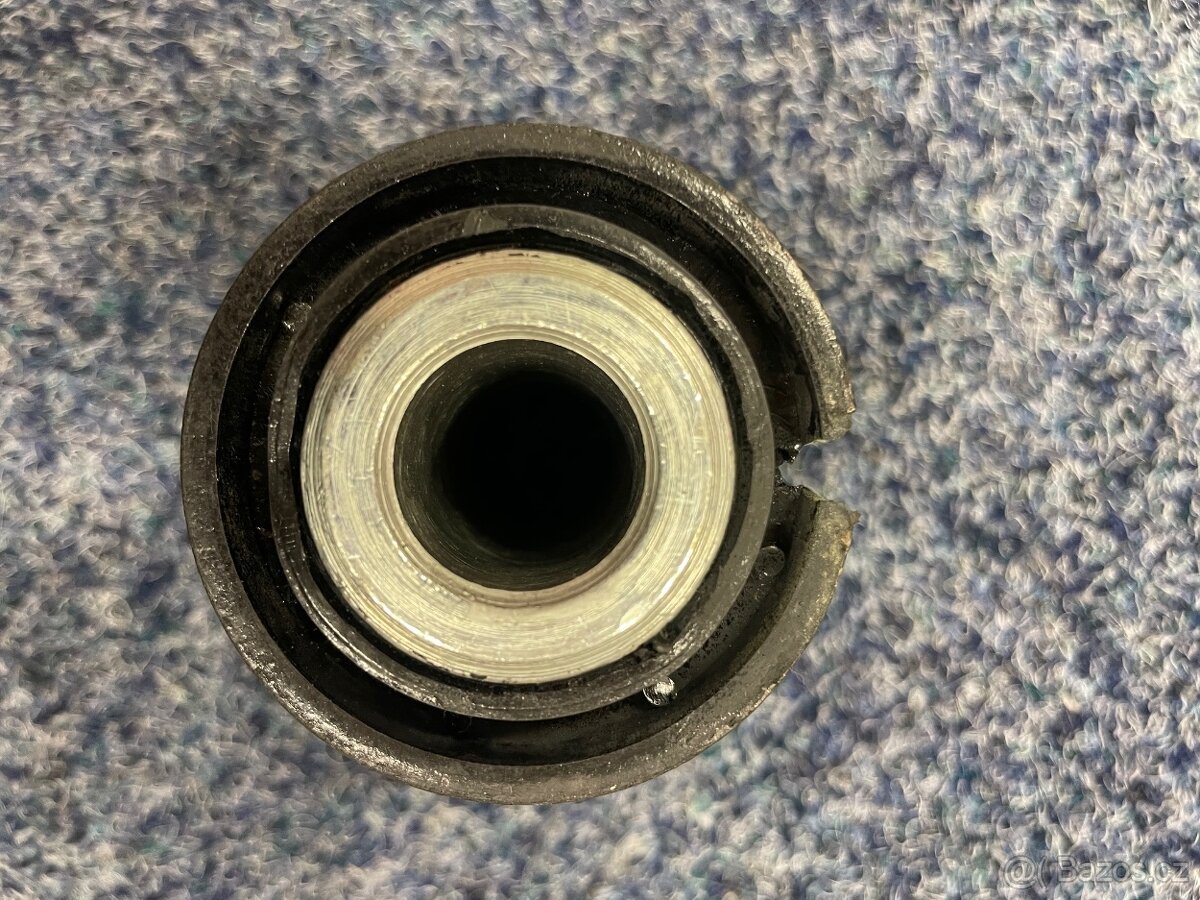 Uložení listového pé péra Iveco - 2