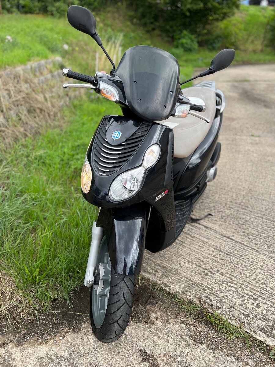 PIAGGIO CARNABY 250 - 2