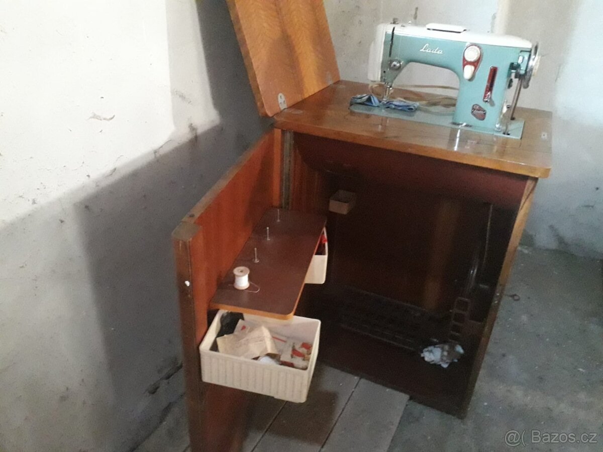 Šicí stroj Lada - 2