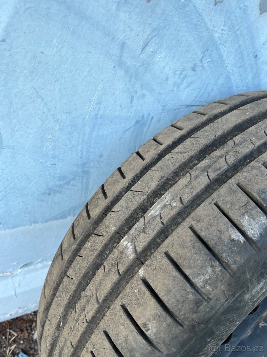 Rezervní kolo - pěkné zachovalé - 2