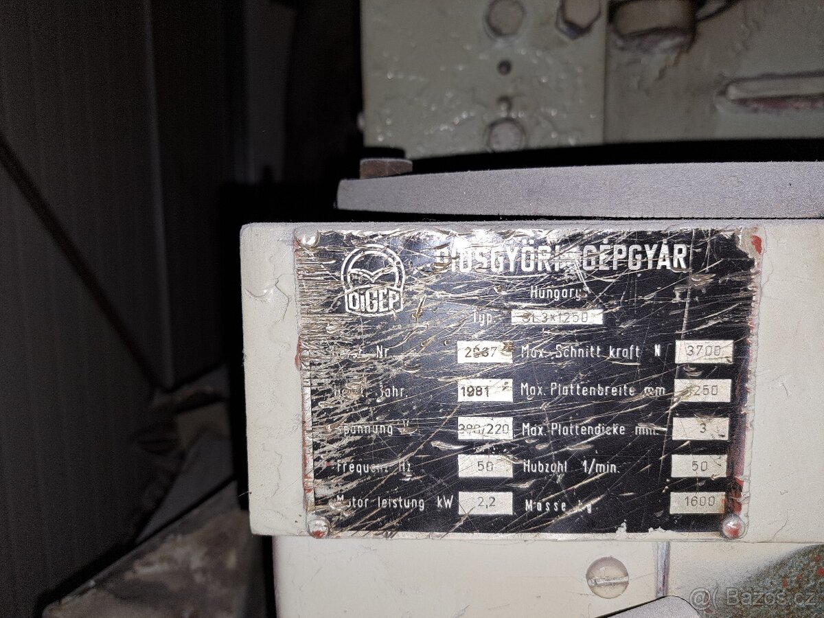 Tabulové nůžky 1000/3 - 2