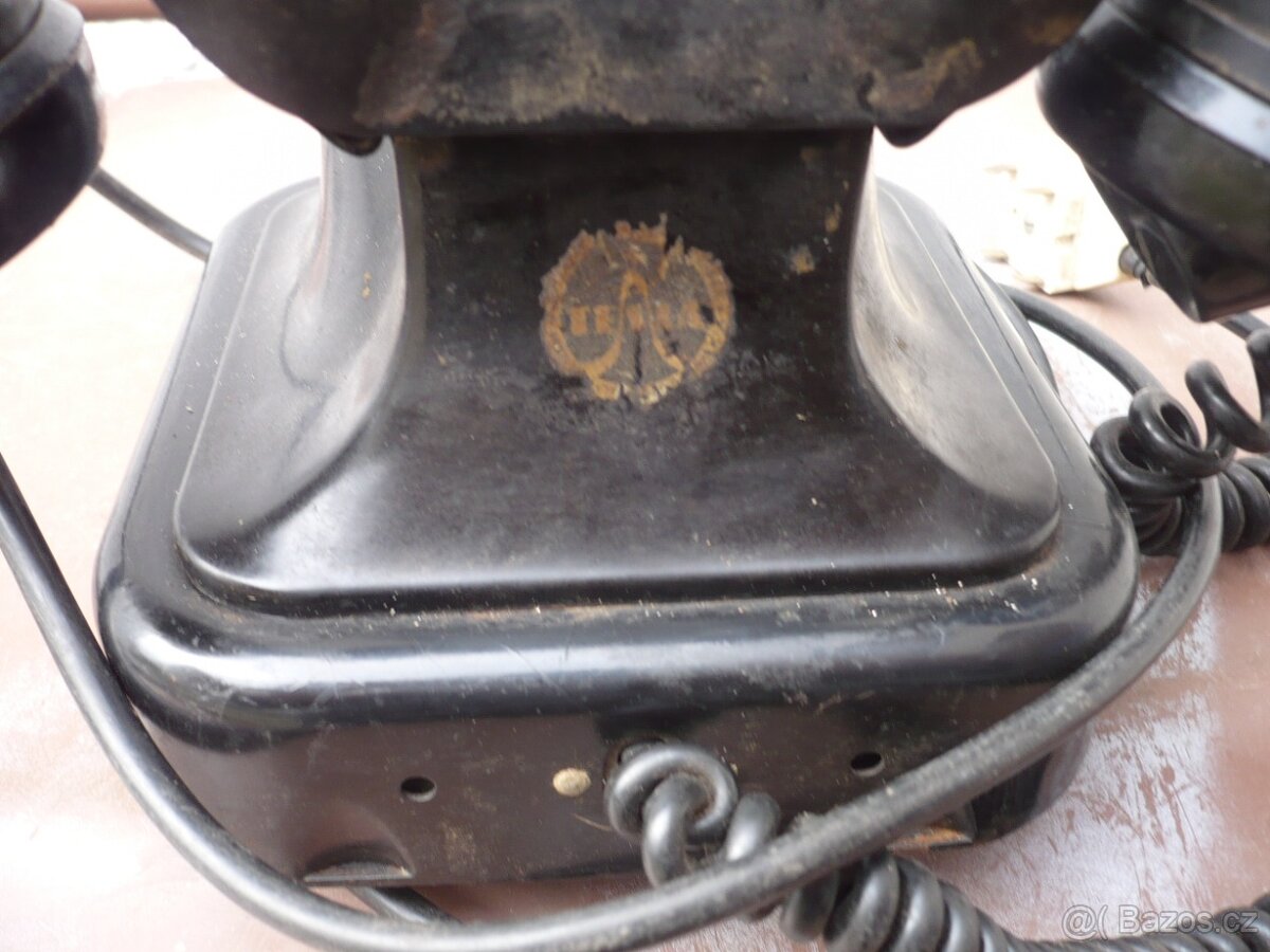 starý telefon TESLA - 2