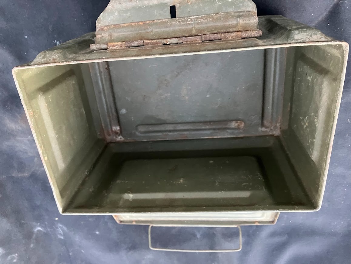 vojenská plechová bedna - 2