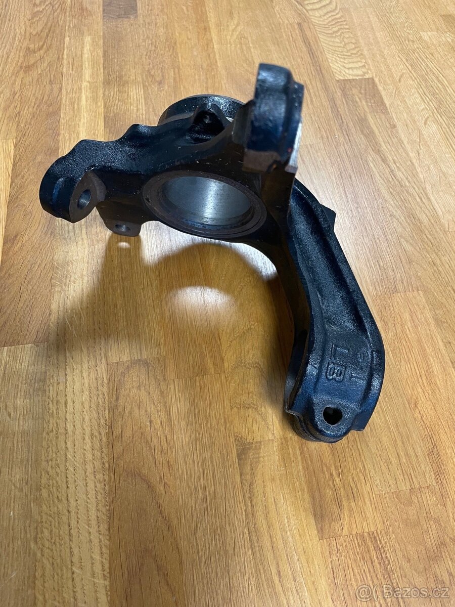 PŘEDNÍ ČEP HONDA CIVIC 1.5i 1984-87 pravý - 2