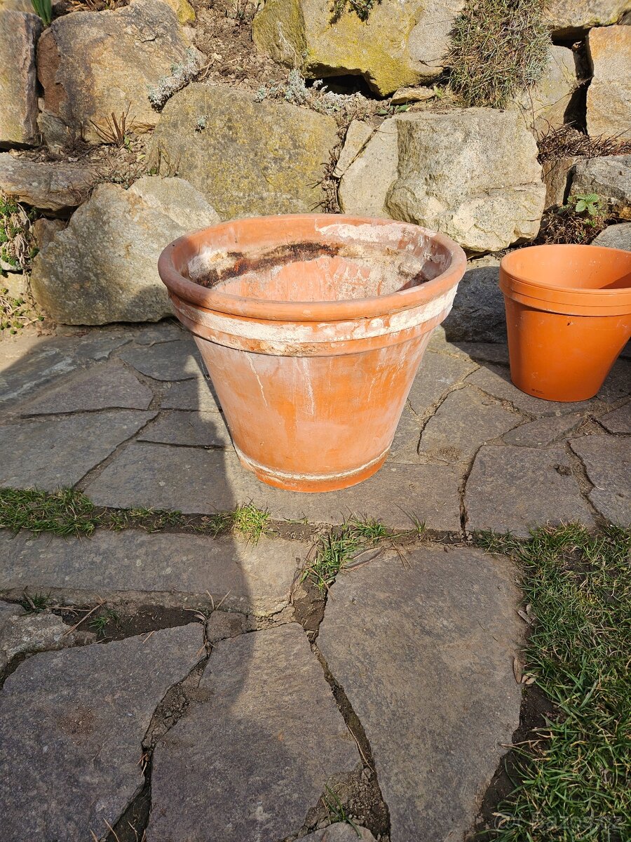 prodám květináče a podmisku - 2