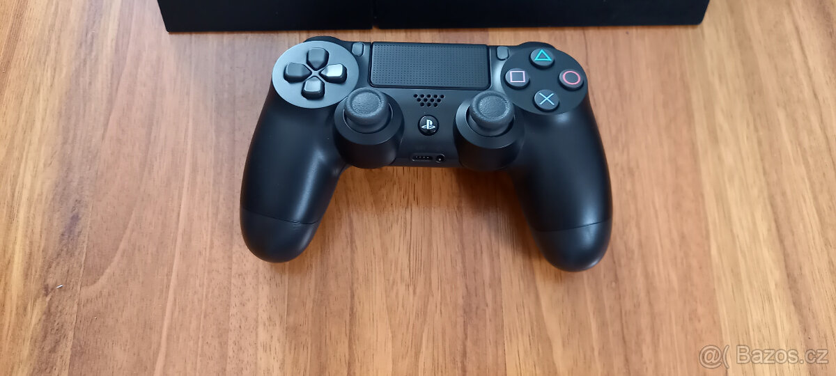 Prodám playstation 4 500GB - 2