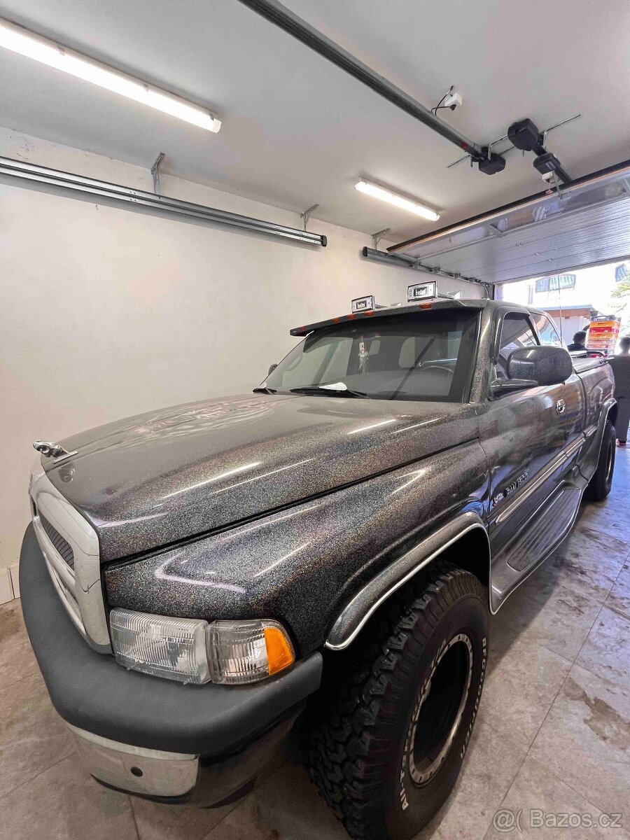 Dodge RAM 1500 V8 Magnum - 2