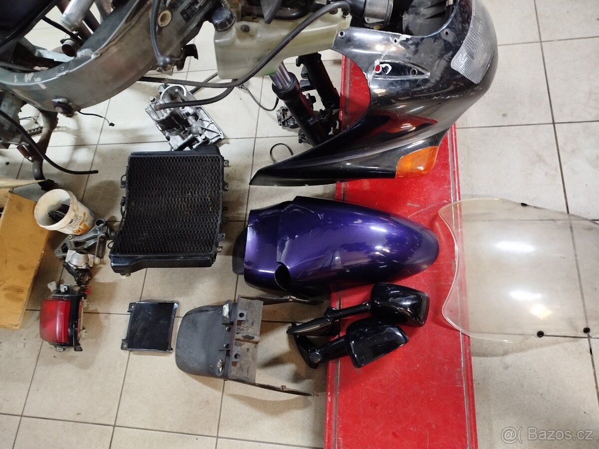 Kawasaki ZZR 1100 - 2