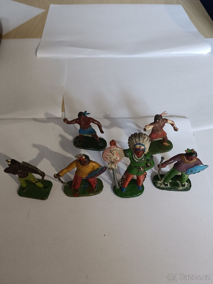 Staré hračky indijánci - 2