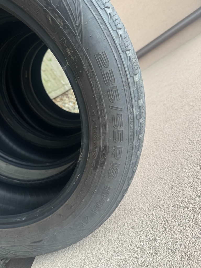 Nokian 235/55/18 104H - 2