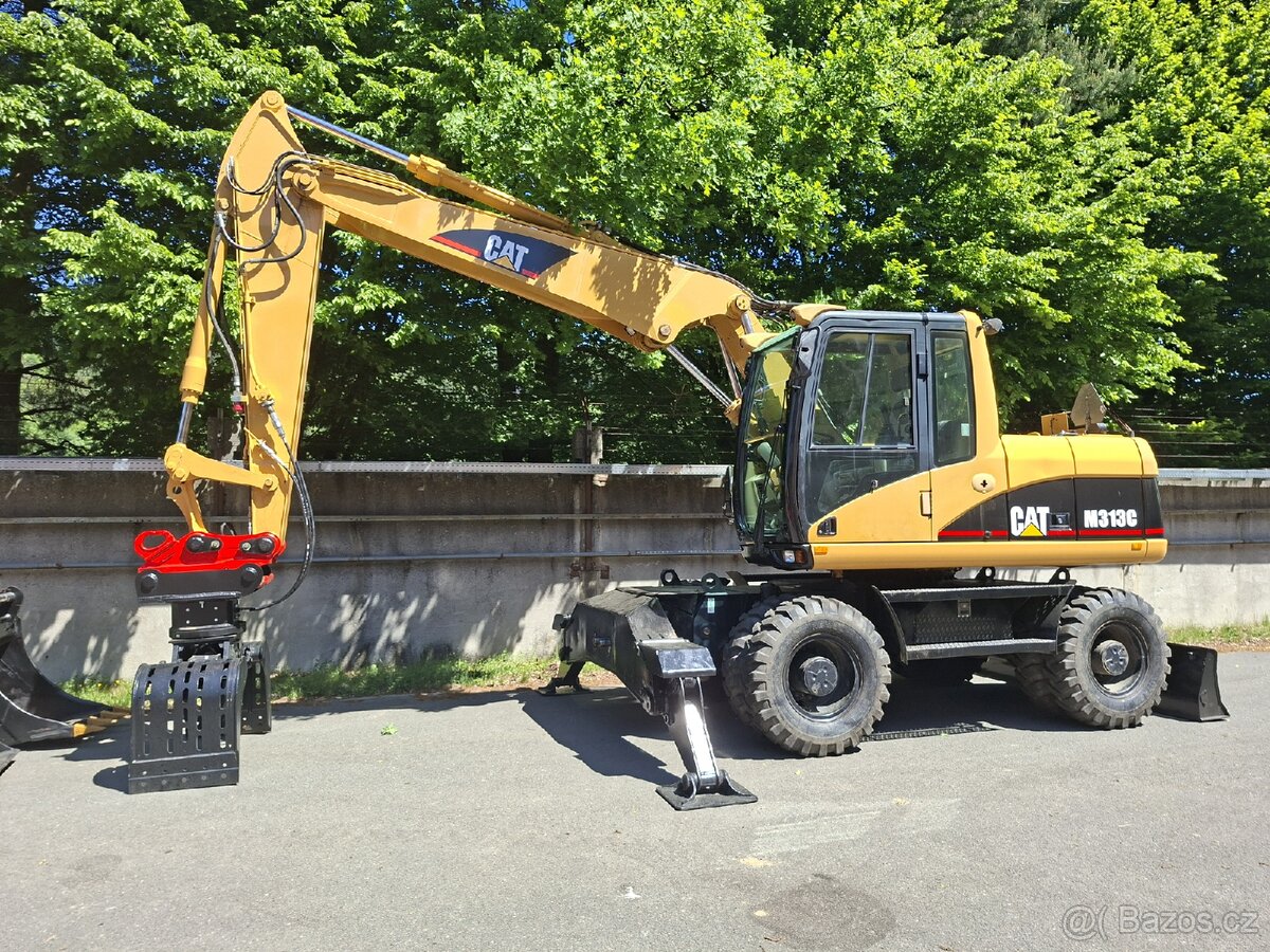 Kolový bagr CAT M313C - 2