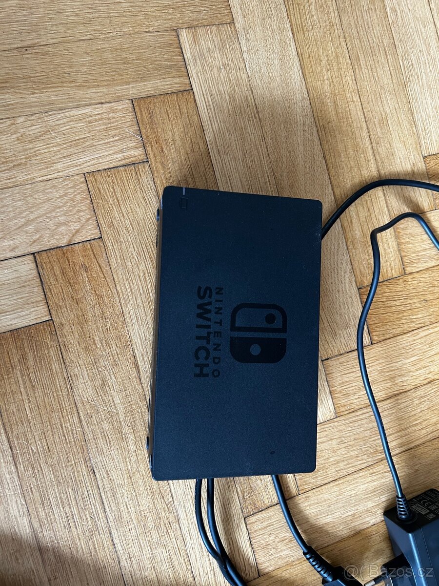 Nintendo Switch v záruce (12 měsíců) + příslušenství + hry - 2