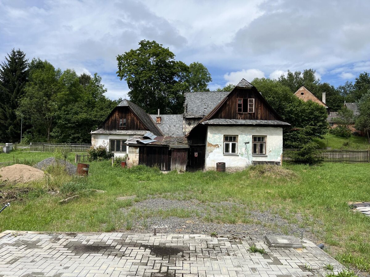 Prodej domu k demolici s krásným pozemkem o výměře 2095 m2 v - 2