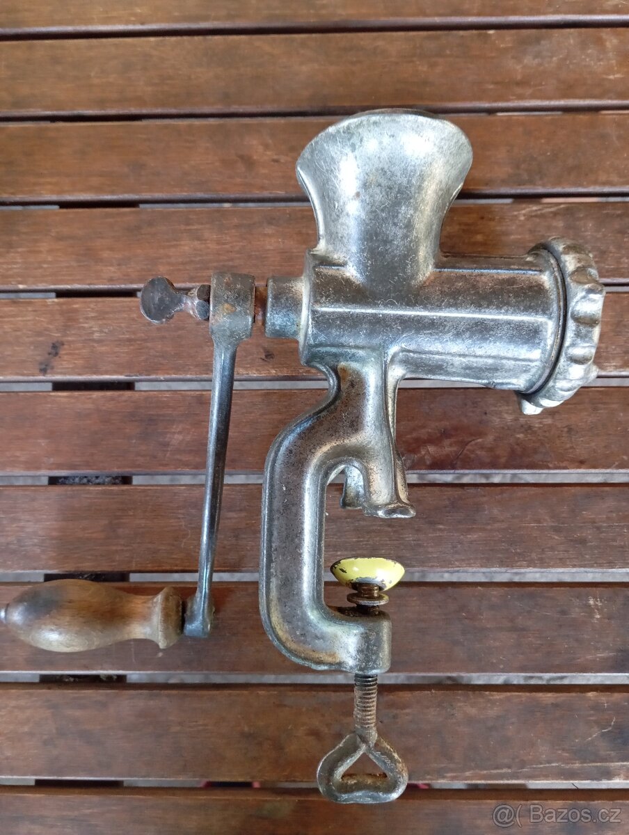 Starý ruční mlýnek Kosmos 5 - 2