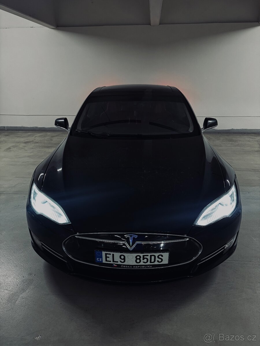 Tesla model S / nabíjení zdarma / full výbava - 2