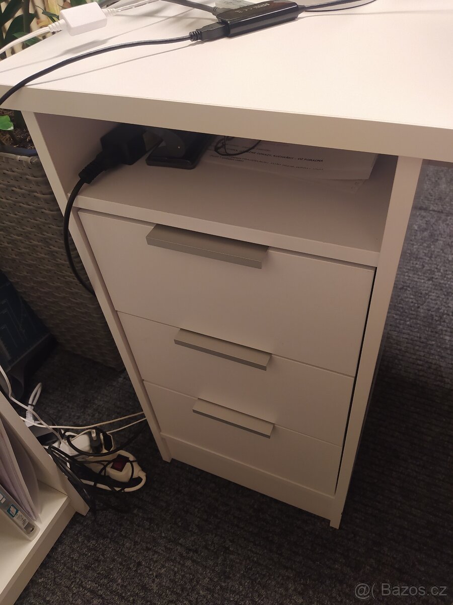 Kancelarsky stul a regal - 2