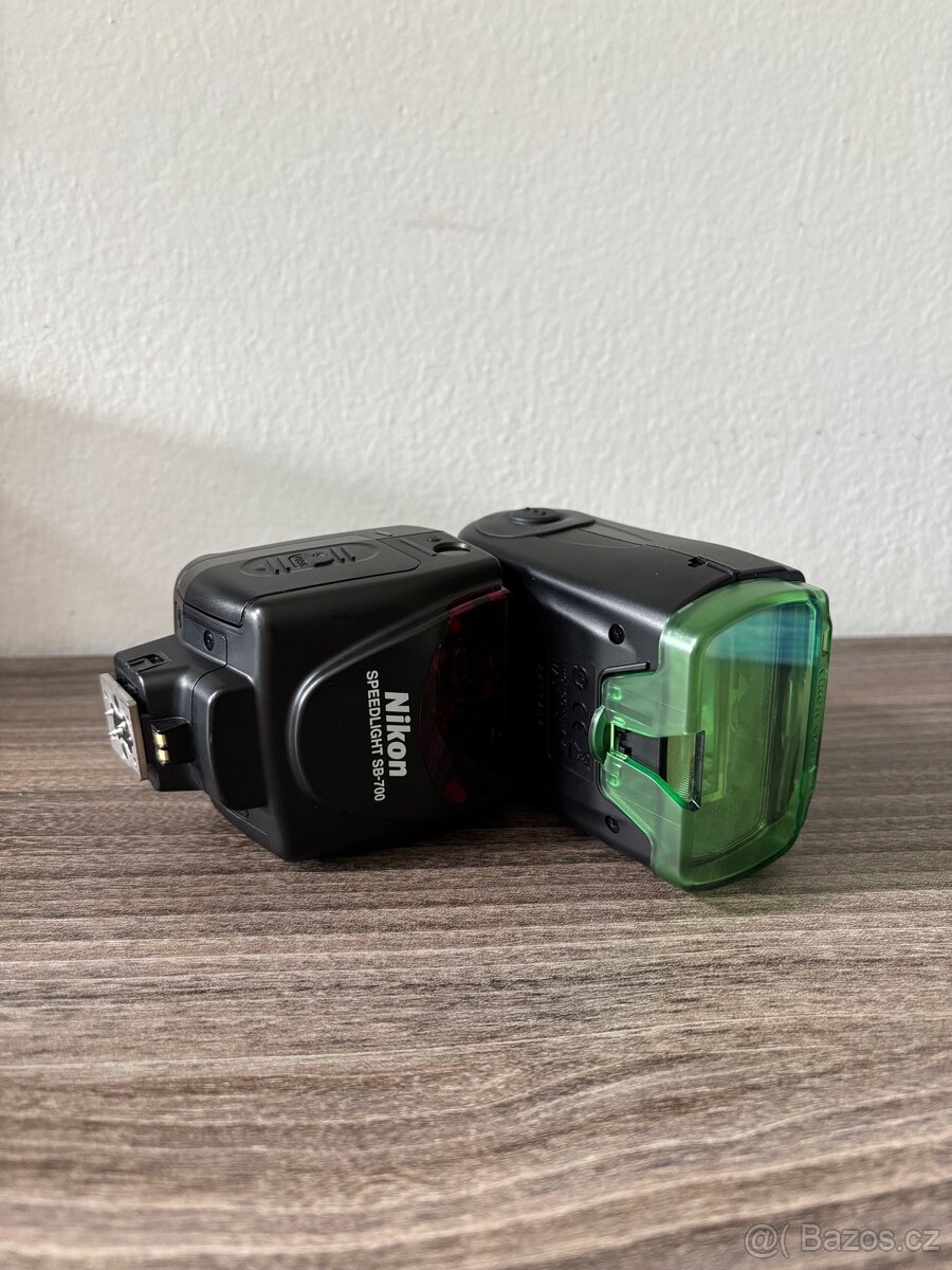 Nikon Speedlight SB- 700 - 2