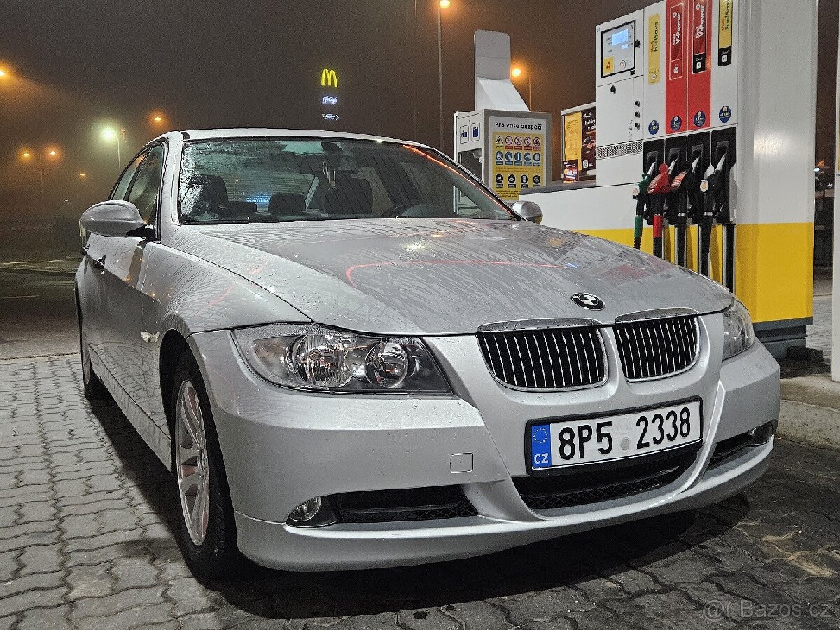 BMW E90 320i - 2