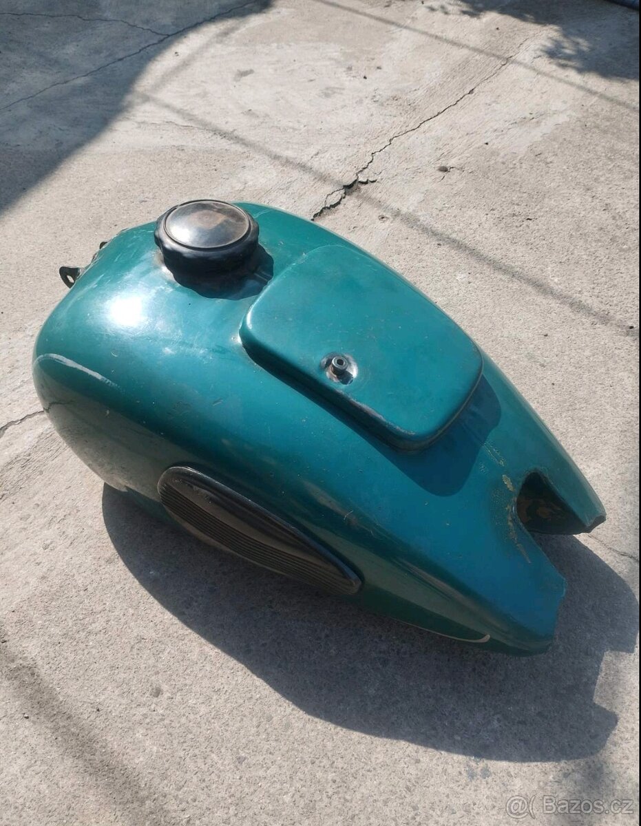 Nádrž K750 K650 K750M MT9 MV750 MB750 Dněpr Ural - 2