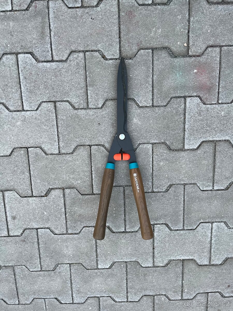 Nůžky na živý plot - 2