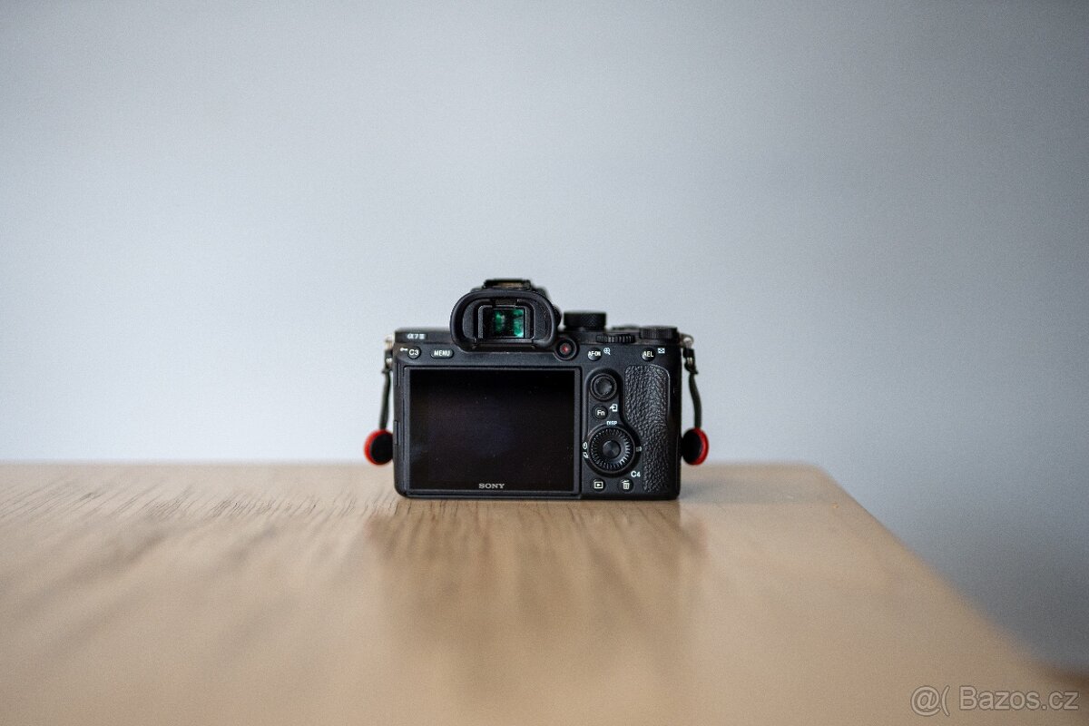 Sony A7 III s příslušenstvím - 2