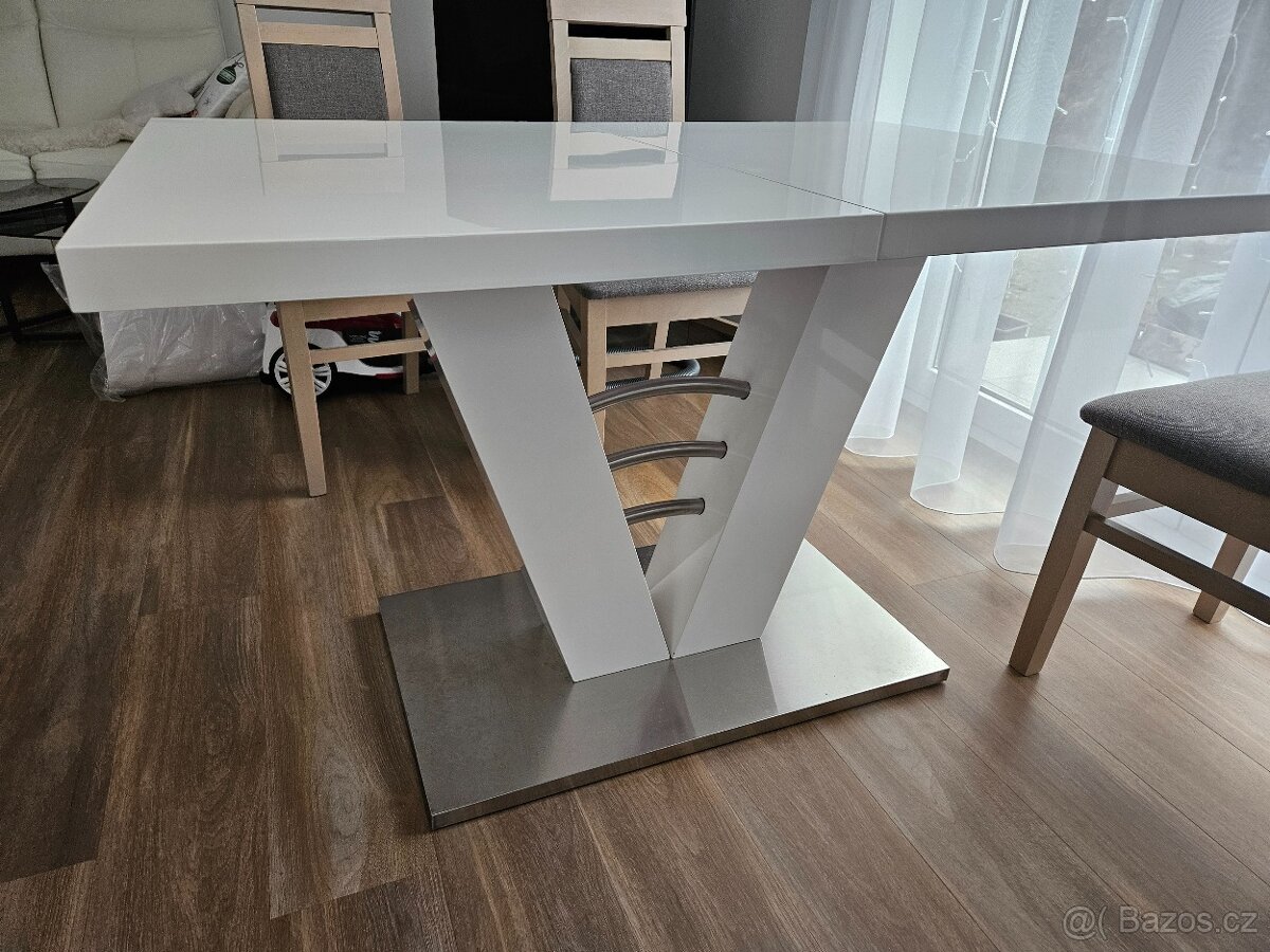 Rozkládací jídelní stůl - 2