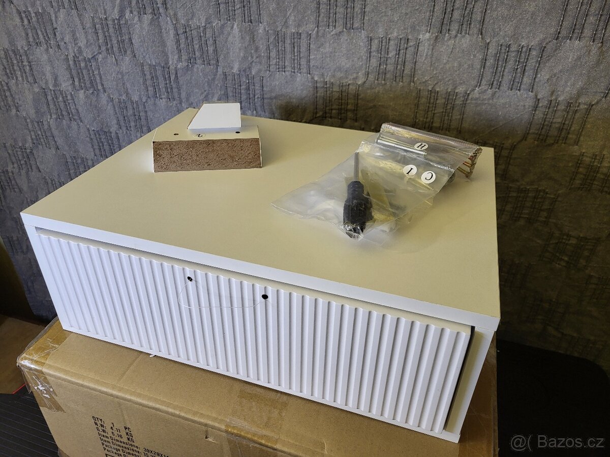 Závěsný noční stolek - 2