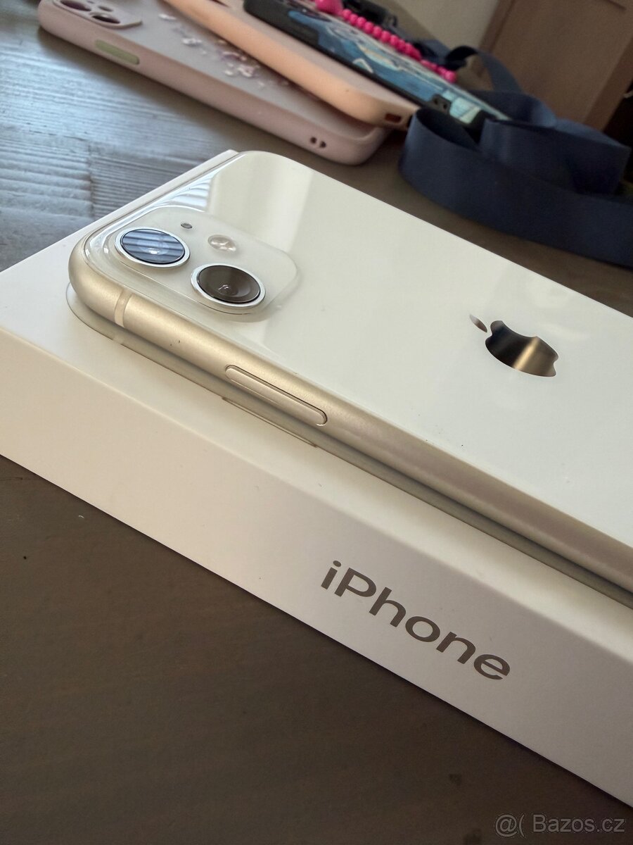Iphone 11 128GB bílý - 2