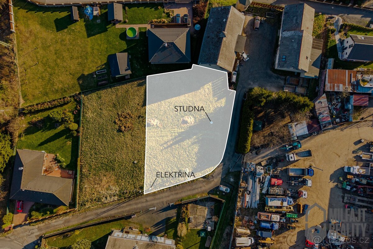 Pozemek pro RD se stavebním povolením, 1.005 m² , Krásná Stu - 2