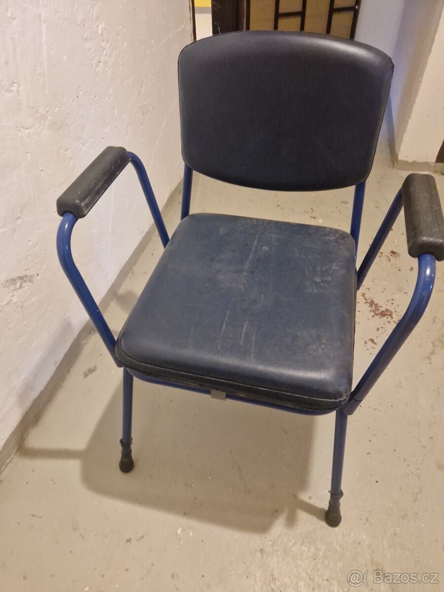 Toaletní židle s odnímatelnými područkami - 2