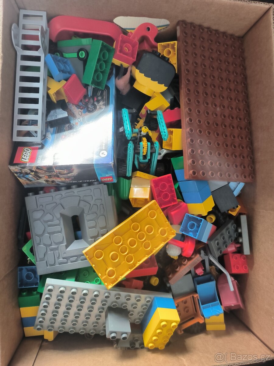Lego + duplo mix v 10 krabicích od banánu cca 70 kg - 2