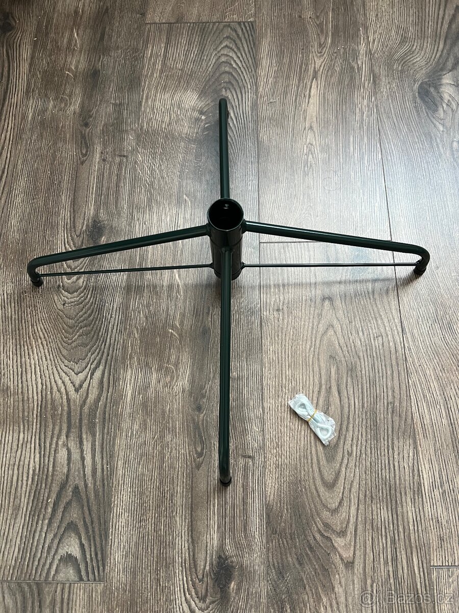 Kovový stojan na vánoční stromek - 2