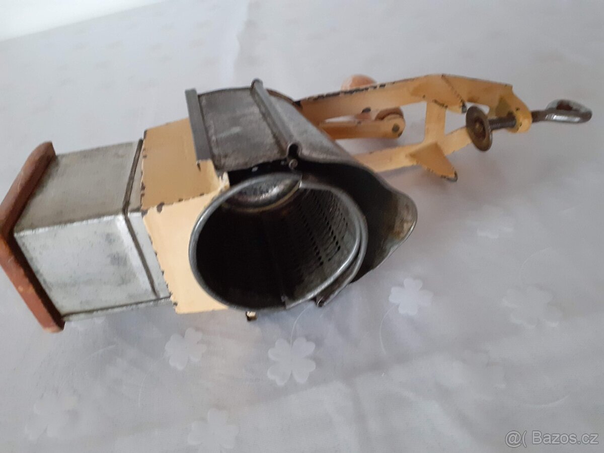 RETRO mlýnek na strouhanku a ořechy - 2