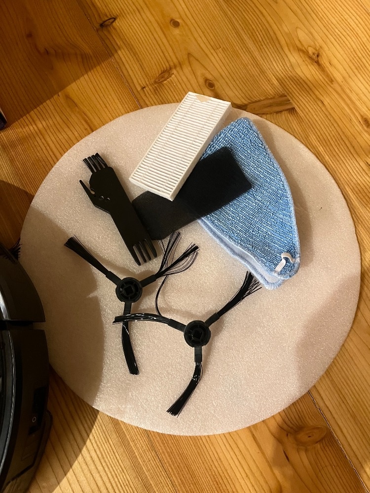 Robotický vysavač Tesla na mokré i suché vysávání - 2