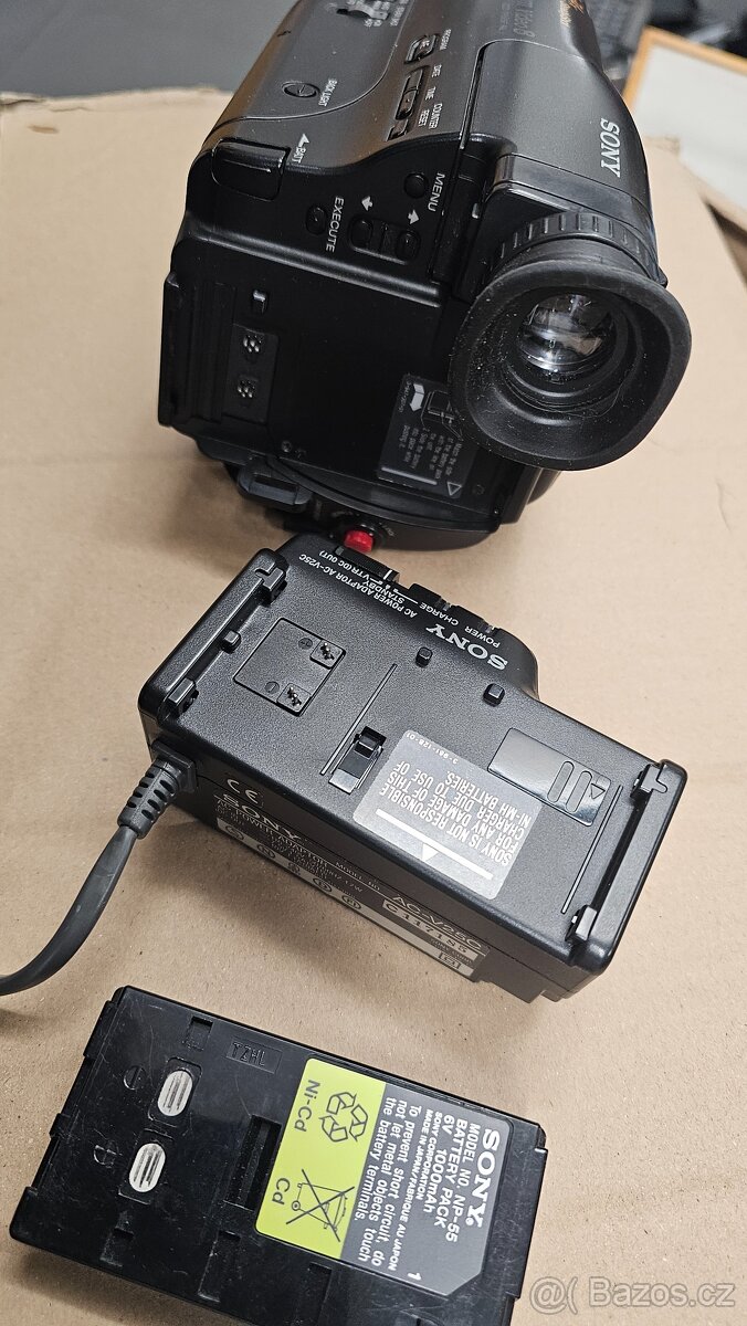 Sony Handycam Video8 CCD TR565E - 2