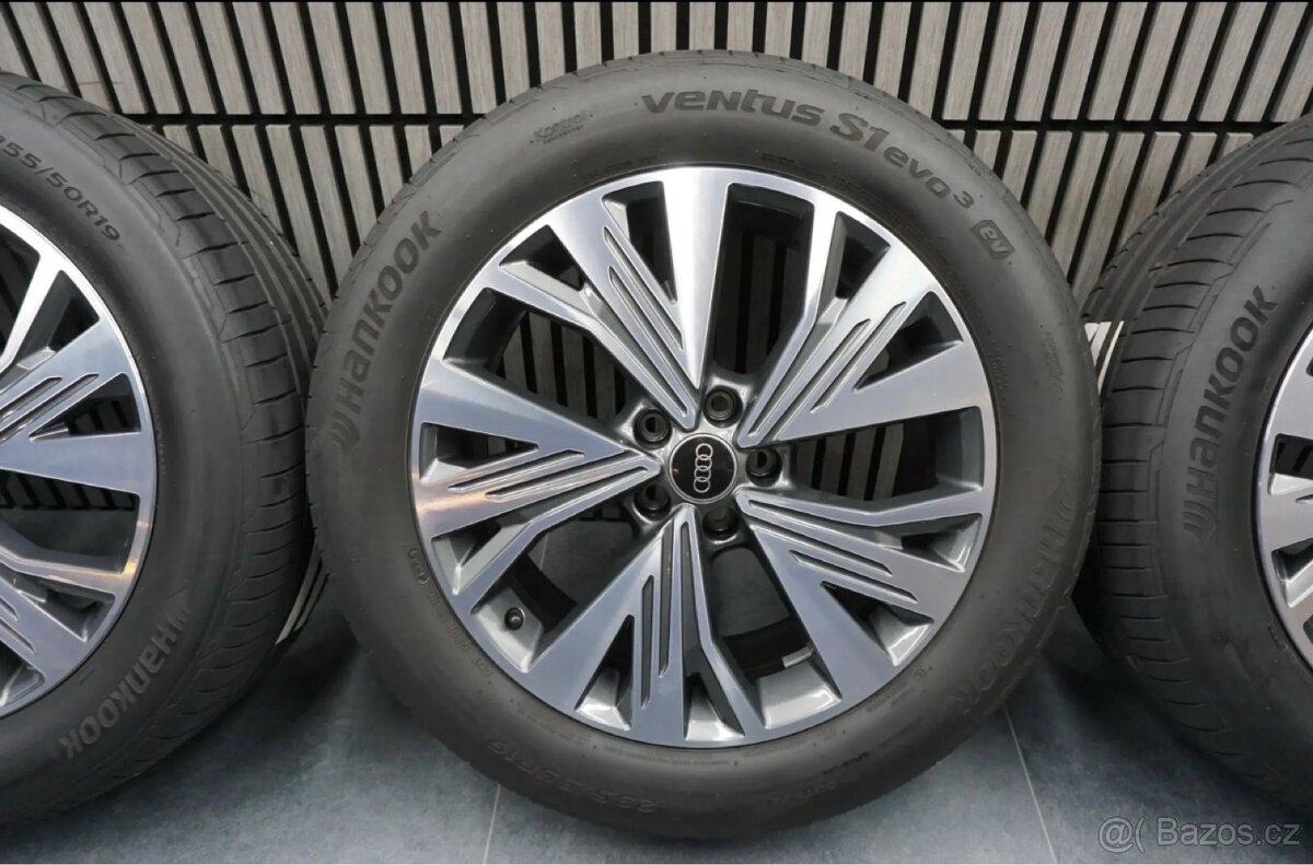 ORIGINÁLNÍ ALU SADA Q4 E-TRON R19 - 2