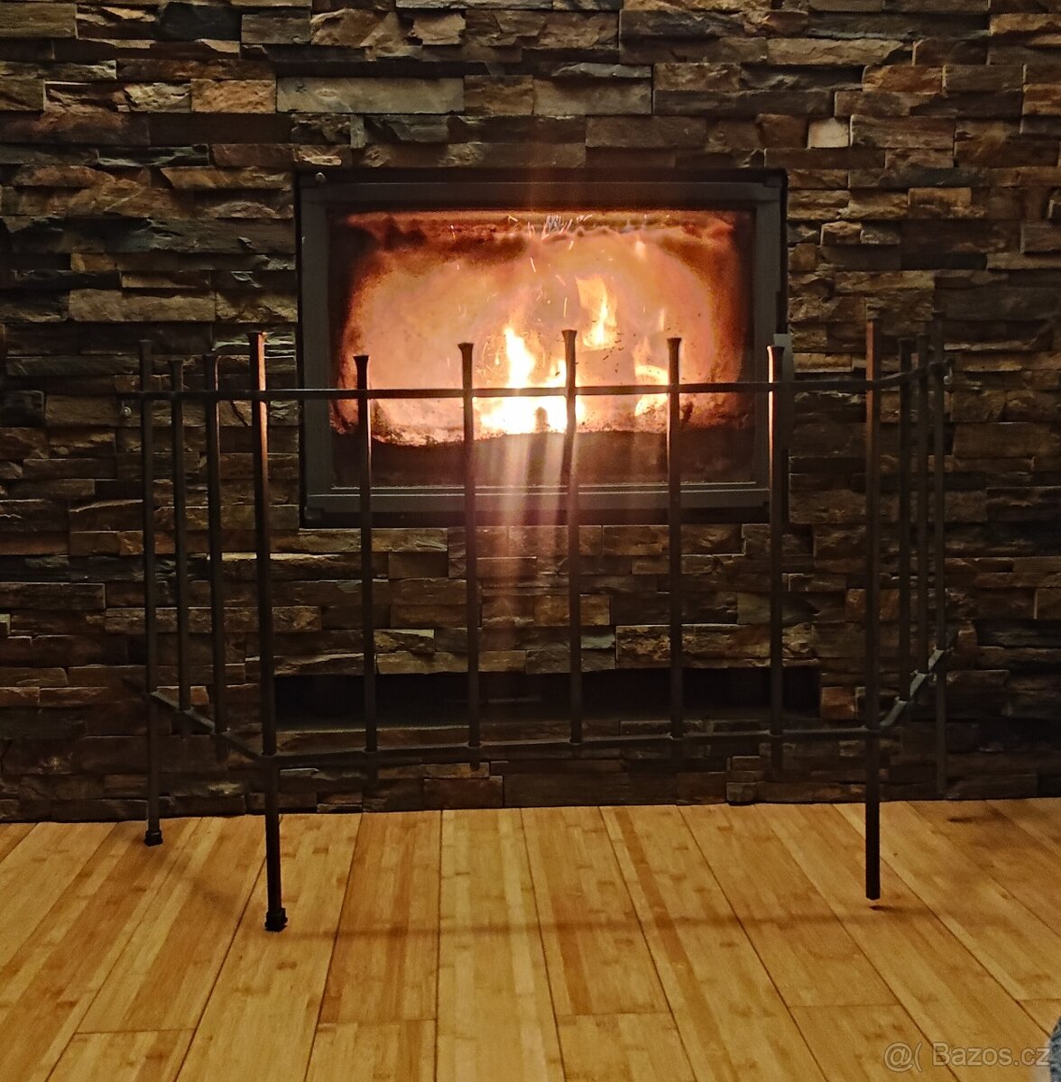 Kovaná zábrana před krb - 2