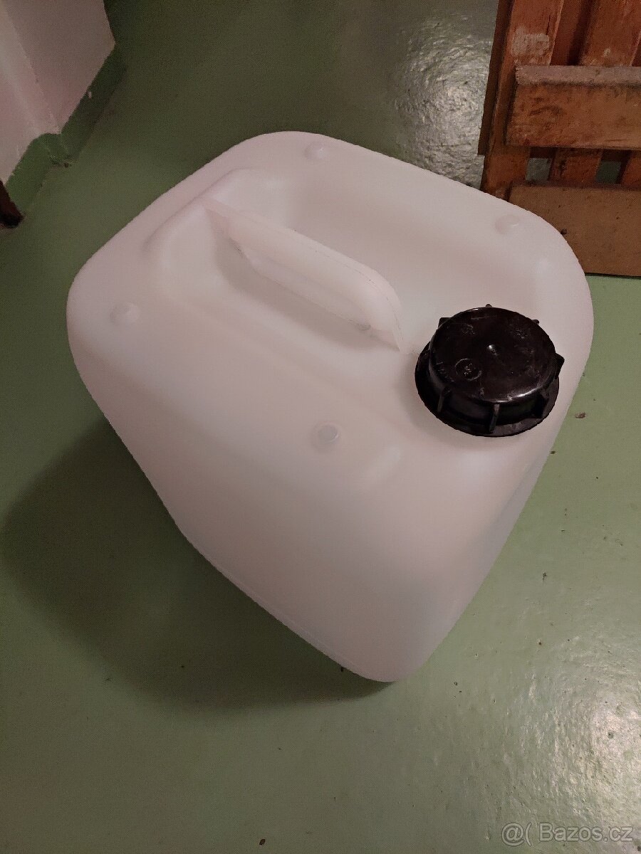 Plastové kanystry 20l - 2