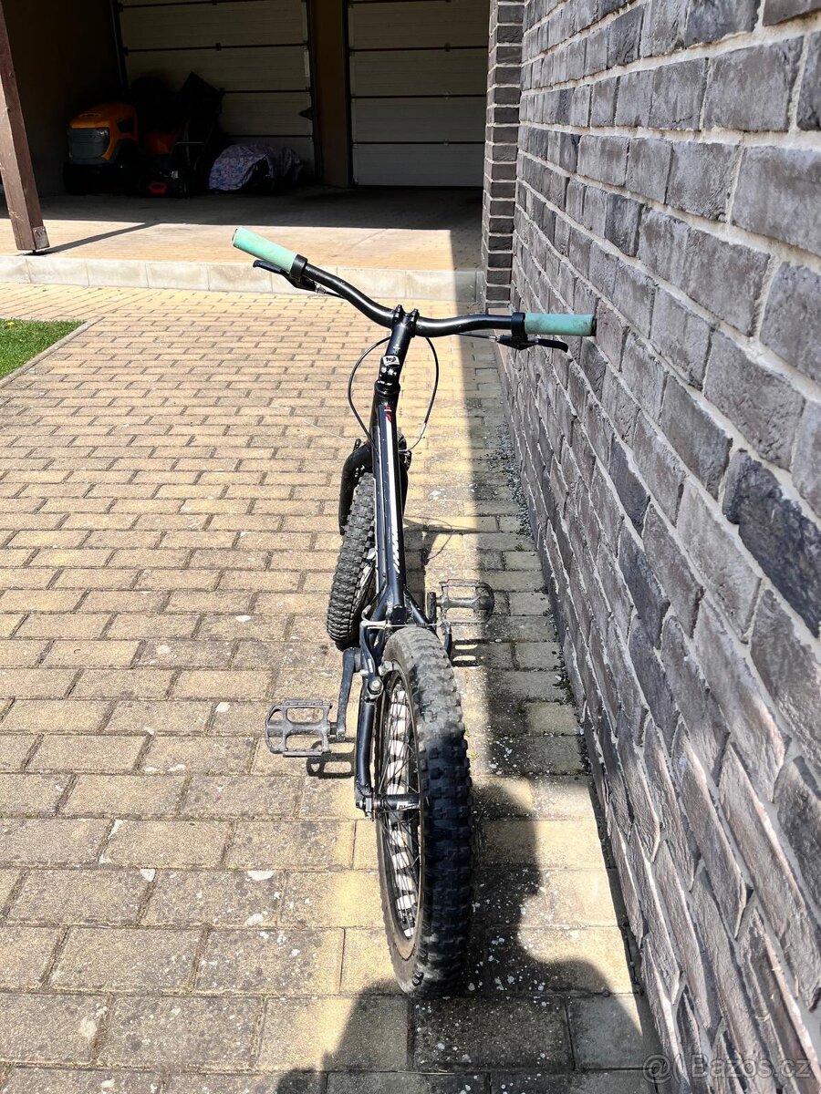 Trial kolo Comas - 2